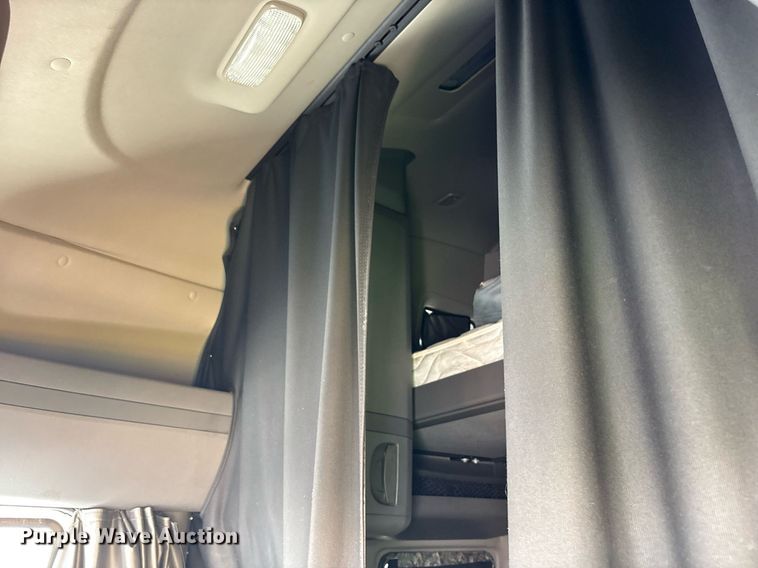 image for item YA0702 2018 International LT625 semi truck