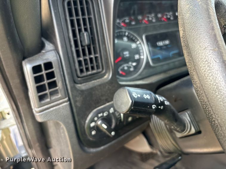 image for item YA0702 2018 International LT625 semi truck