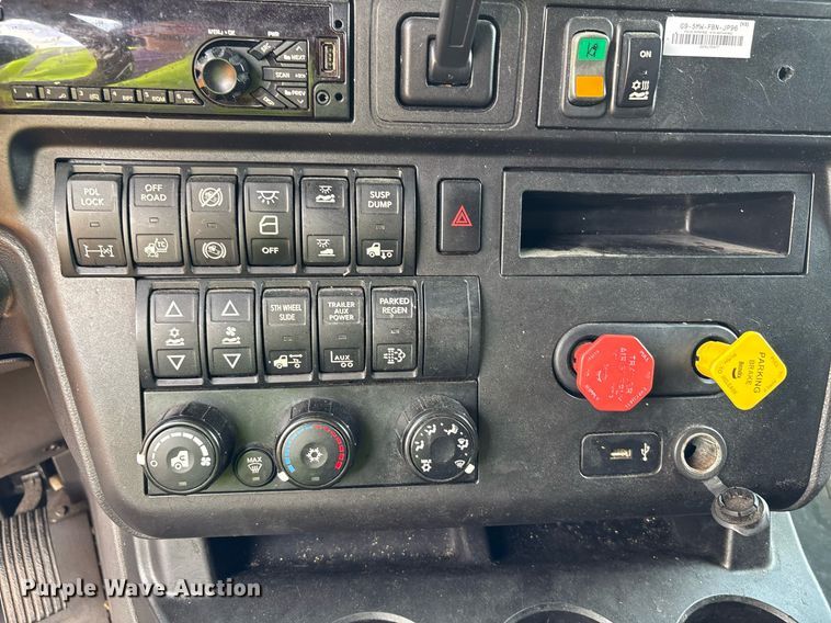 image for item YA0702 2018 International LT625 semi truck