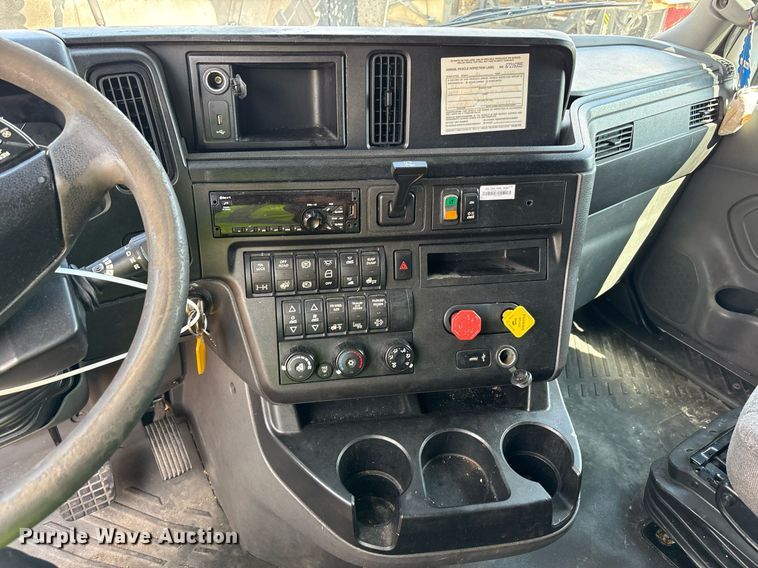 image for item YA0702 2018 International LT625 semi truck