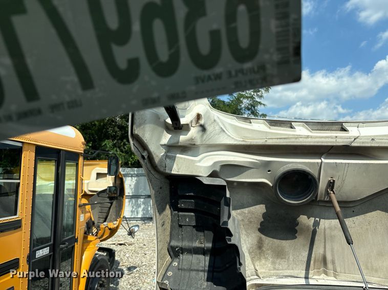 image for item YA0702 2018 International LT625 semi truck