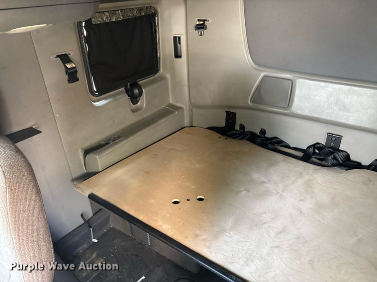 image for item YA0702 2018 International LT625 semi truck