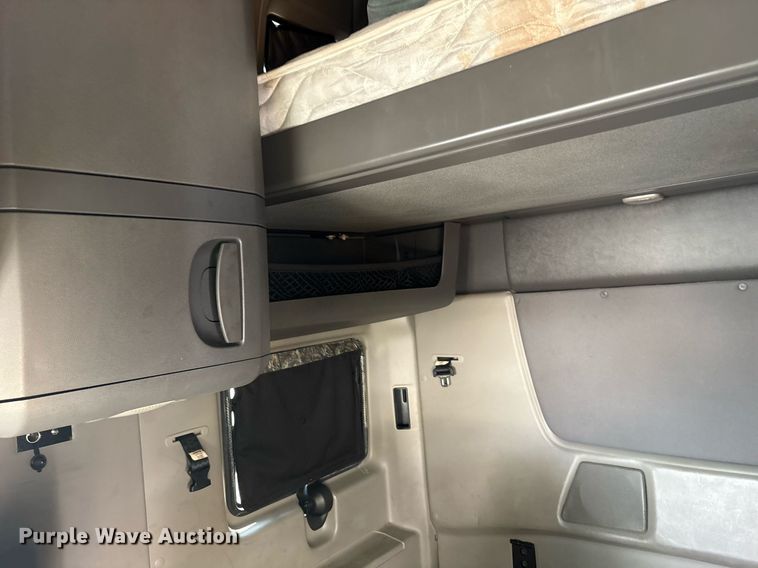 image for item YA0702 2018 International LT625 semi truck