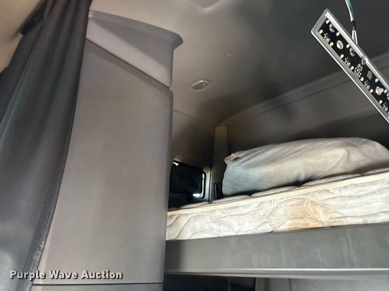 image for item YA0702 2018 International LT625 semi truck