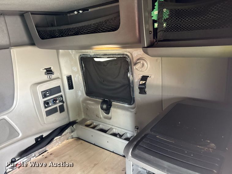 image for item YA0702 2018 International LT625 semi truck