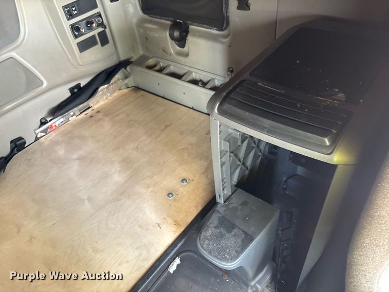 image for item YA0702 2018 International LT625 semi truck