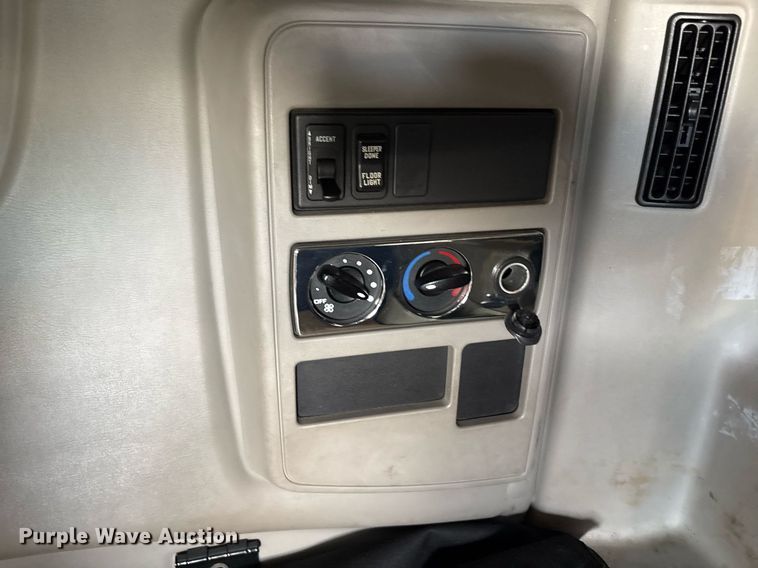 image for item YA0702 2018 International LT625 semi truck