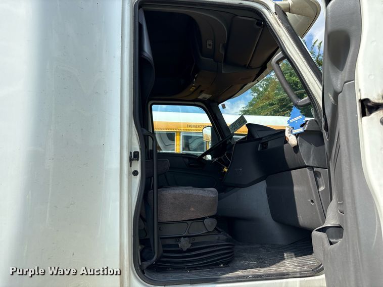 image for item YA0702 2018 International LT625 semi truck