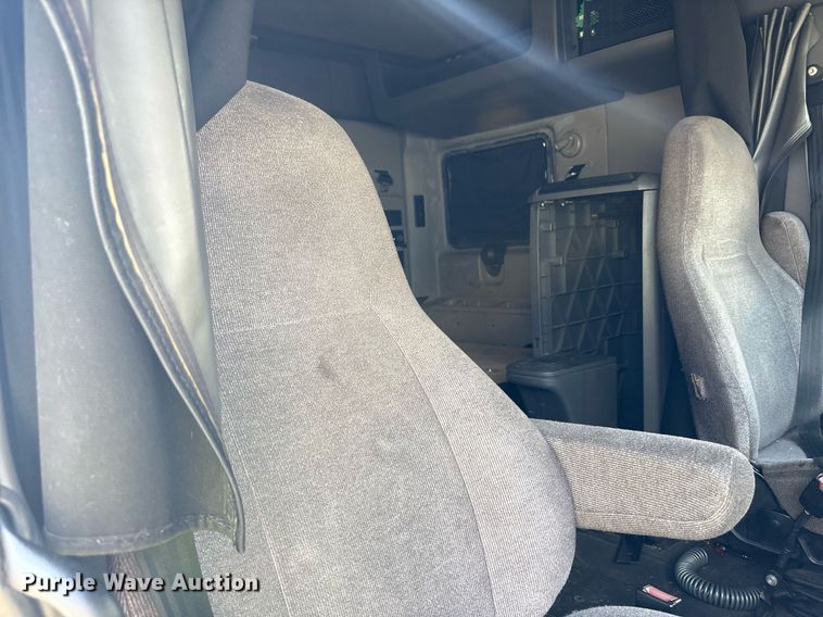 image for item YA0702 2018 International LT625 semi truck