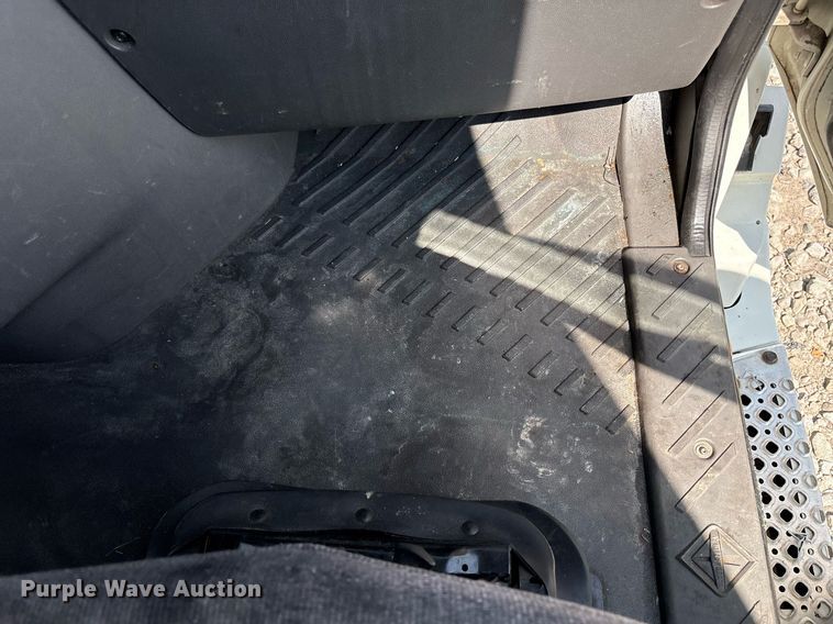 image for item YA0702 2018 International LT625 semi truck