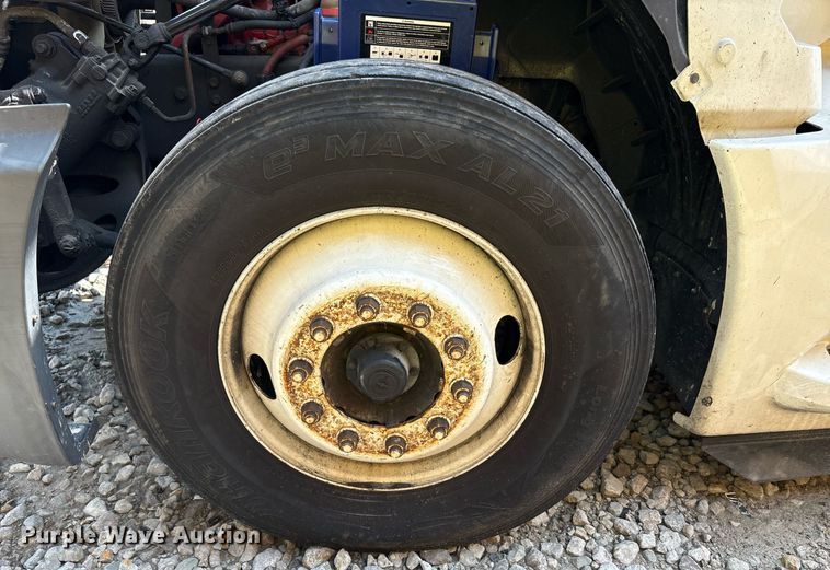 image for item YA0702 2018 International LT625 semi truck