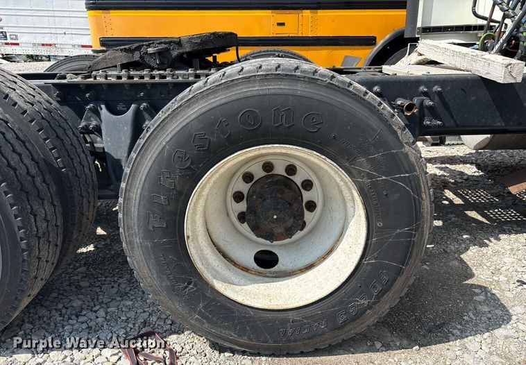 image for item YA0702 2018 International LT625 semi truck