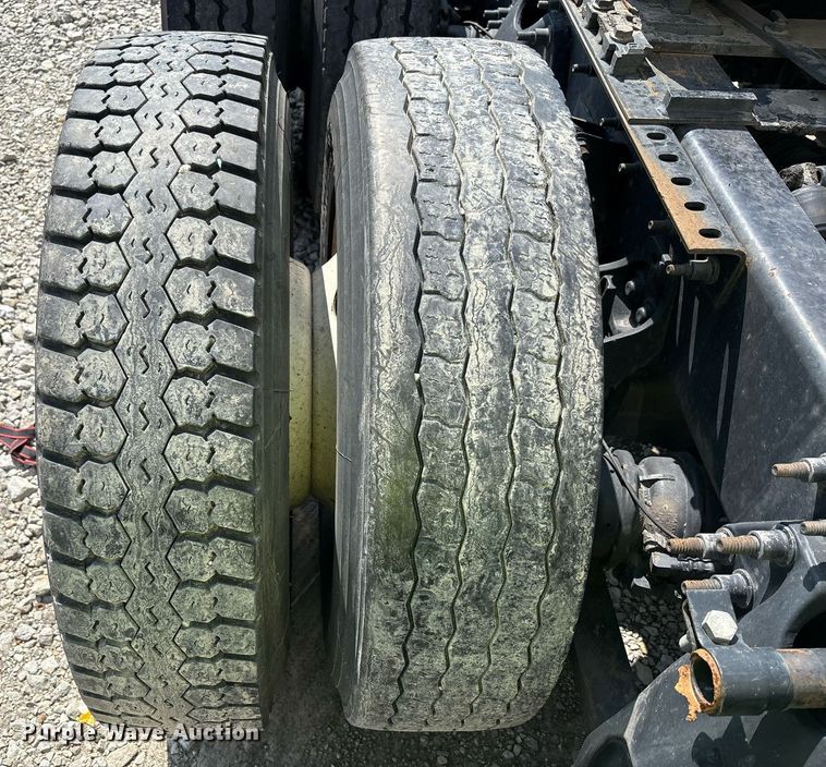 image for item YA0702 2018 International LT625 semi truck