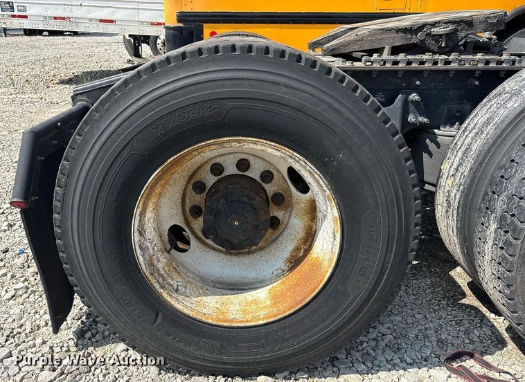 image for item YA0702 2018 International LT625 semi truck