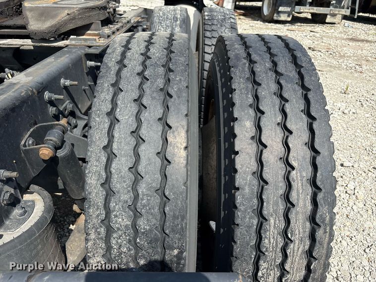 image for item YA0702 2018 International LT625 semi truck