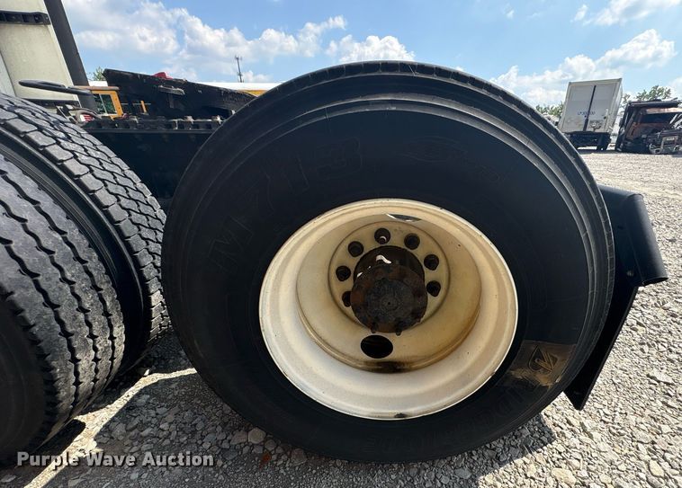 image for item YA0702 2018 International LT625 semi truck