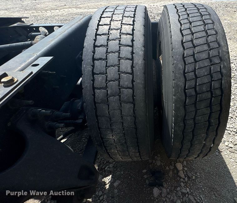 image for item YA0702 2018 International LT625 semi truck