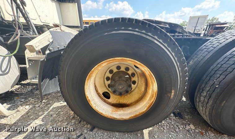 image for item YA0702 2018 International LT625 semi truck