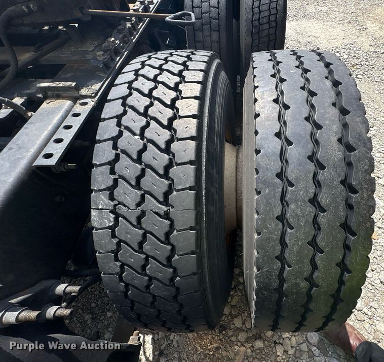 image for item YA0702 2018 International LT625 semi truck