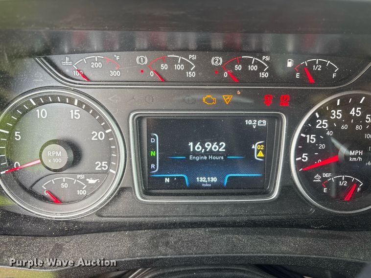 image for item YA0702 2018 International LT625 semi truck