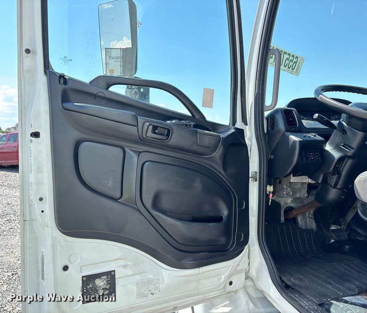 image for item YA0747 2019 Hino 268 box truck