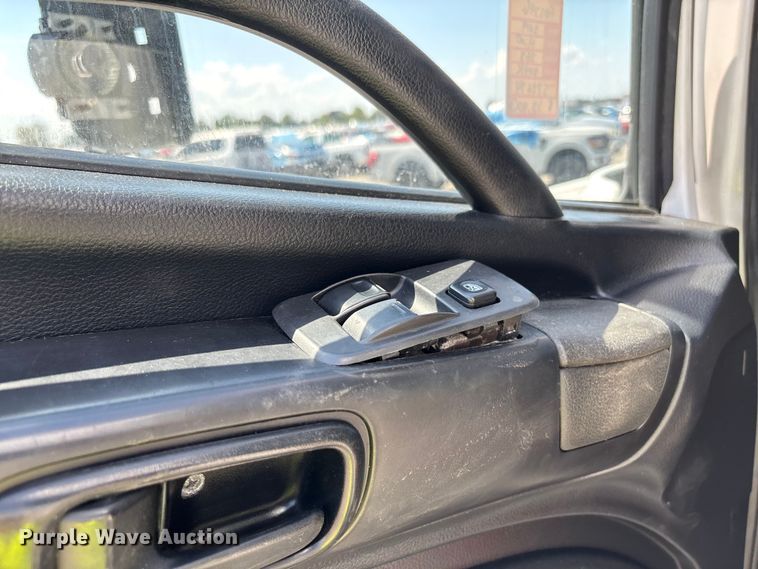 image for item YA0747 2019 Hino 268 box truck