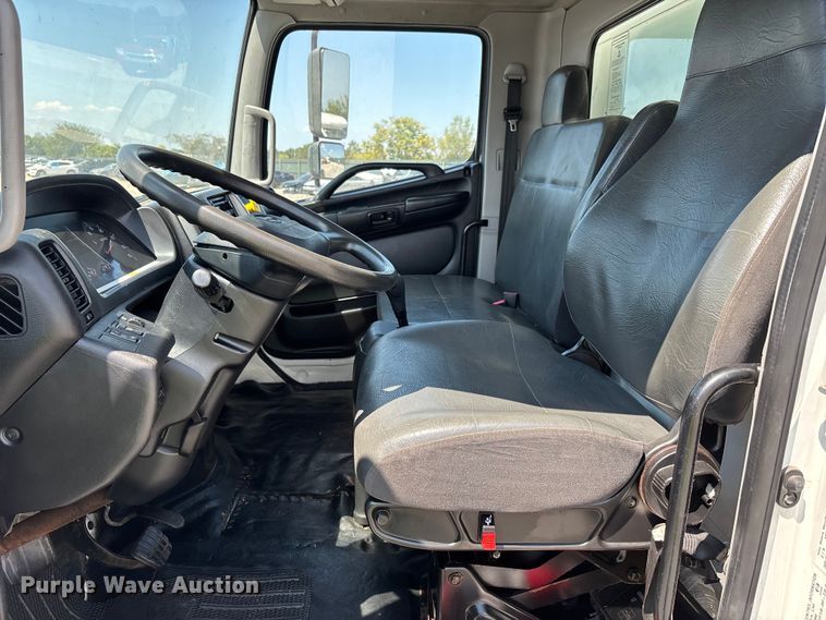 image for item YA0747 2019 Hino 268 box truck