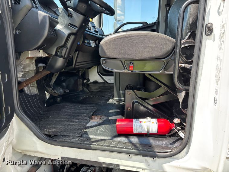 image for item YA0747 2019 Hino 268 box truck