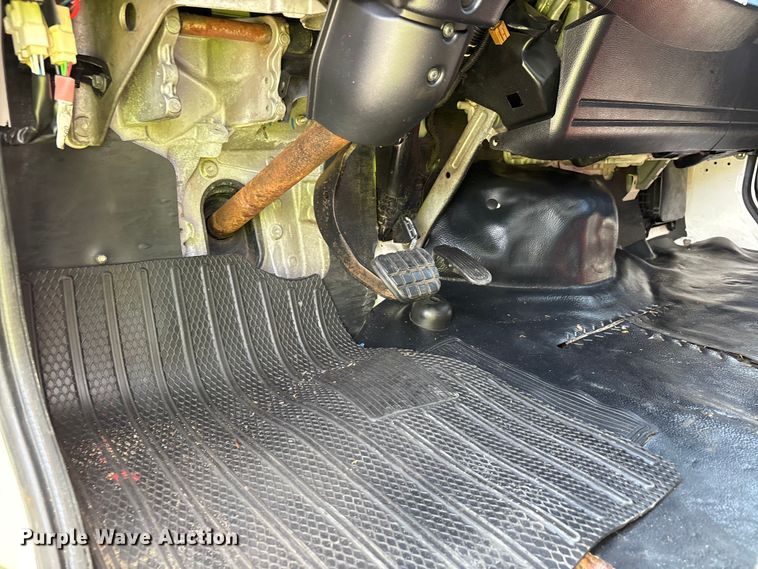 image for item YA0747 2019 Hino 268 box truck