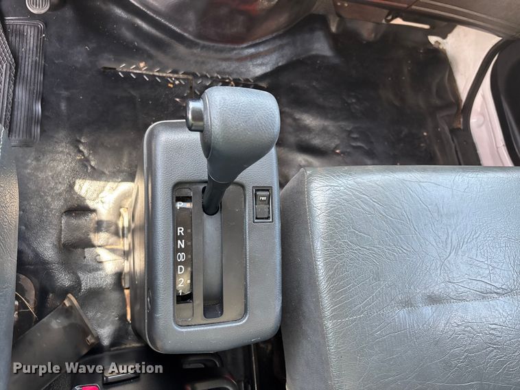 image for item YA0747 2019 Hino 268 box truck