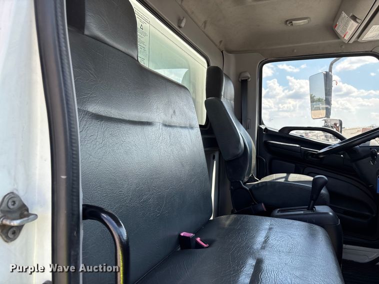 image for item YA0747 2019 Hino 268 box truck