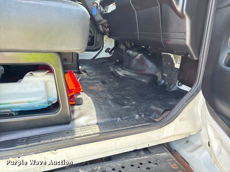 image for item YA0747 2019 Hino 268 box truck