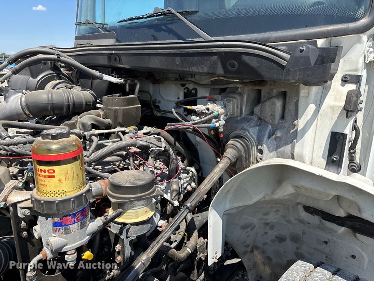 image for item YA0747 2019 Hino 268 box truck