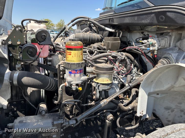 image for item YA0747 2019 Hino 268 box truck