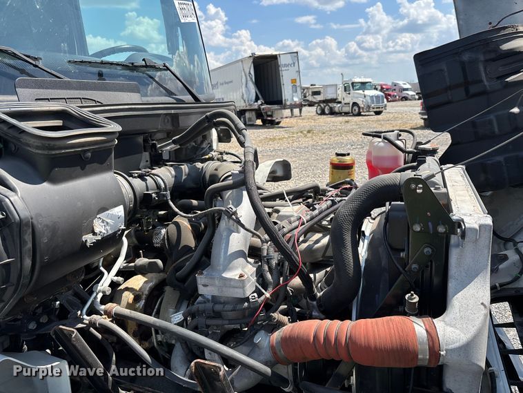 image for item YA0747 2019 Hino 268 box truck