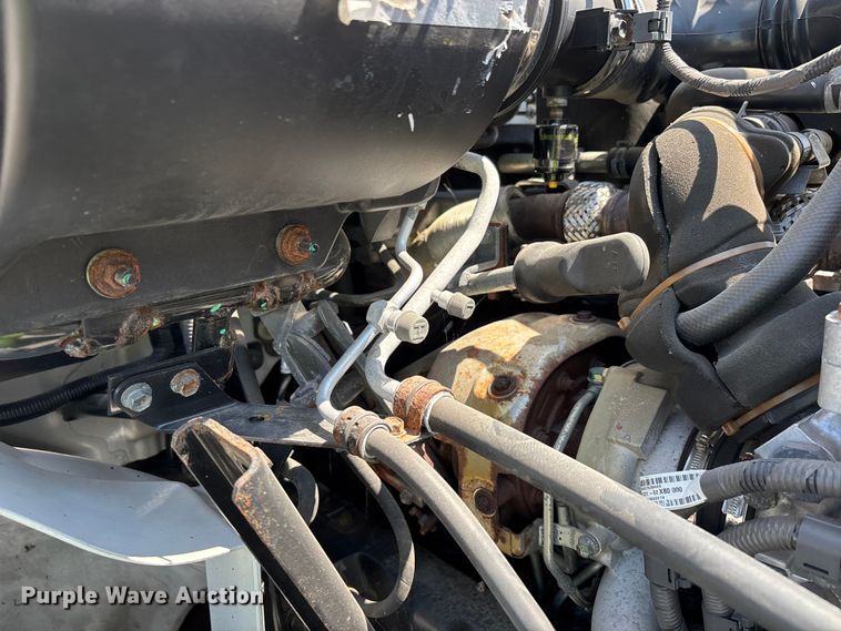 image for item YA0747 2019 Hino 268 box truck