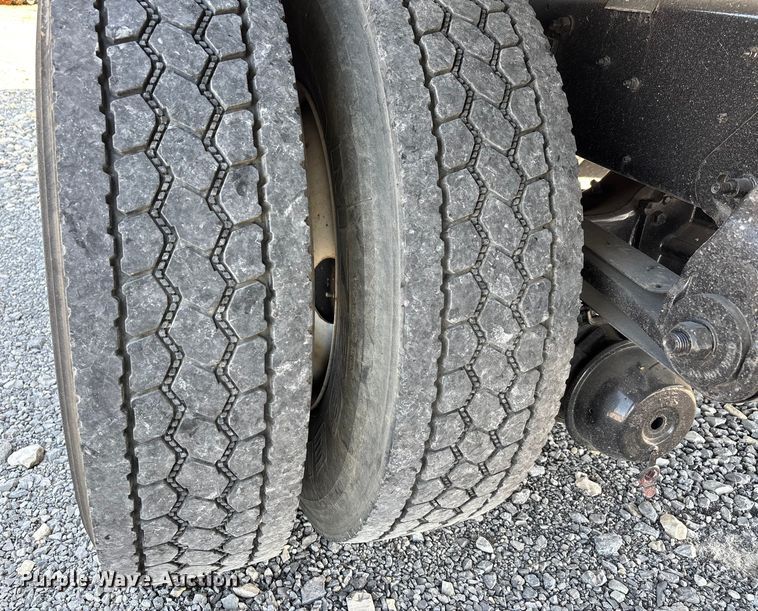 image for item YA0747 2019 Hino 268 box truck