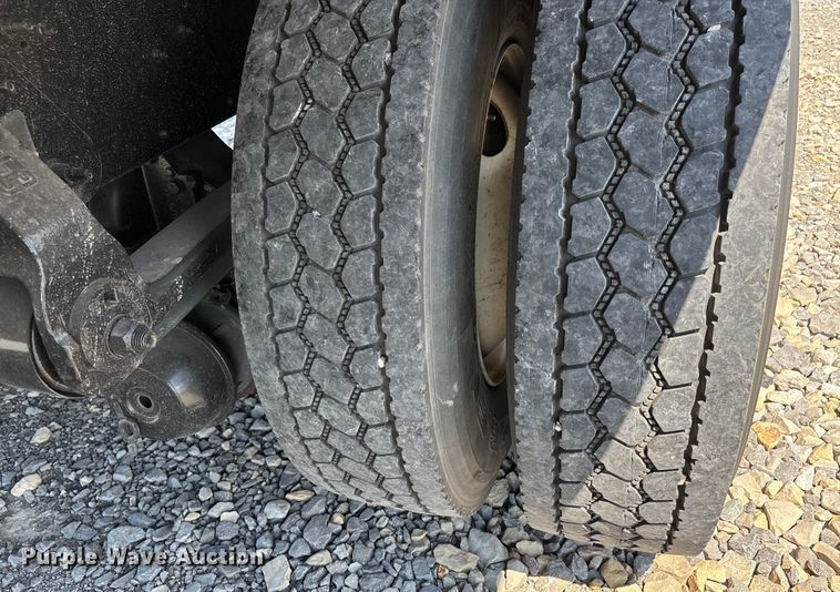 image for item YA0747 2019 Hino 268 box truck