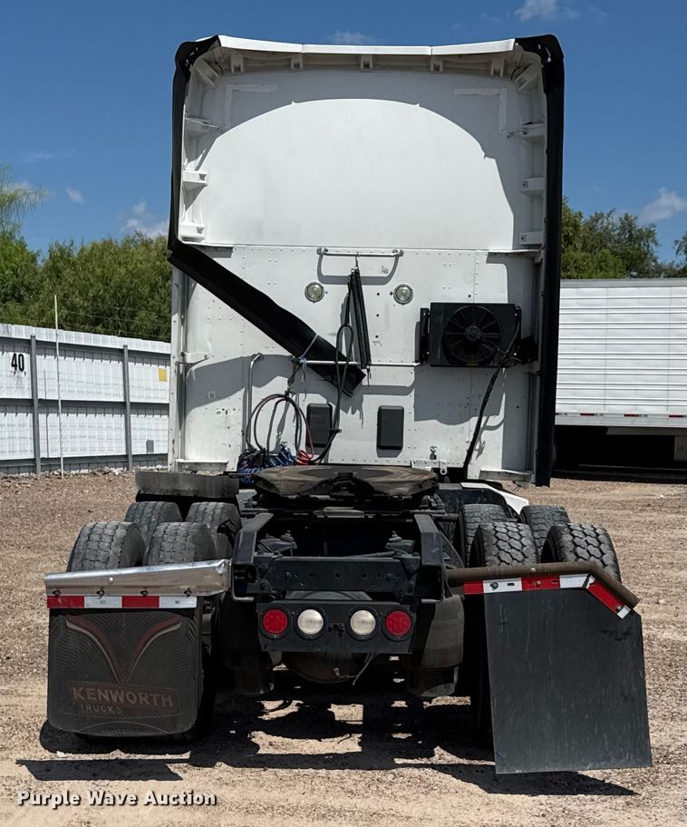 image for item YA0751 2017 Kenworth T680 semi truck