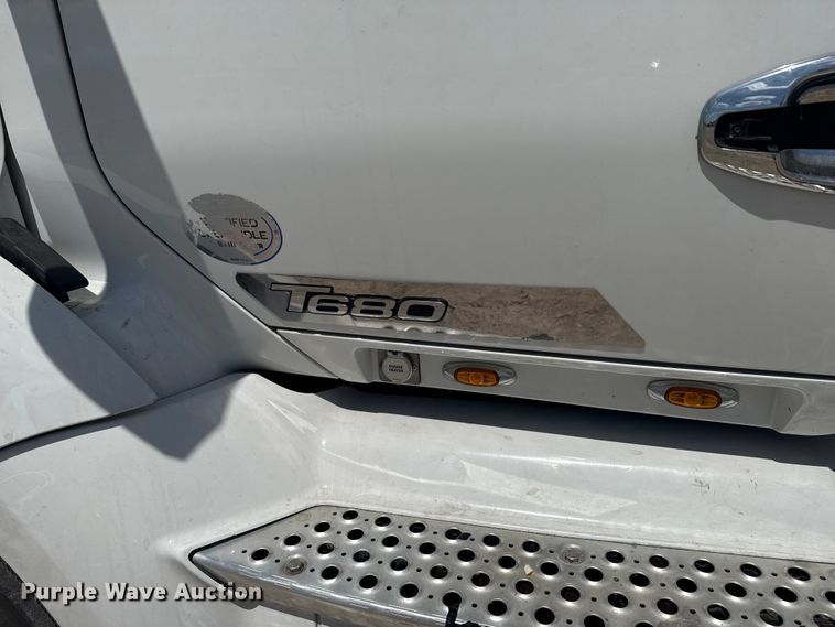 image for item YA0751 2017 Kenworth T680 semi truck