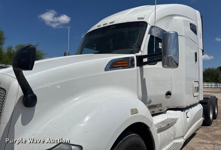 image for item YA0751 2017 Kenworth T680 semi truck