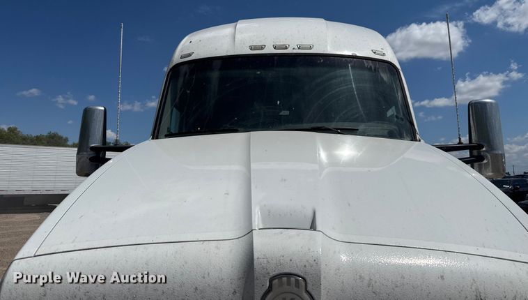 image for item YA0751 2017 Kenworth T680 semi truck