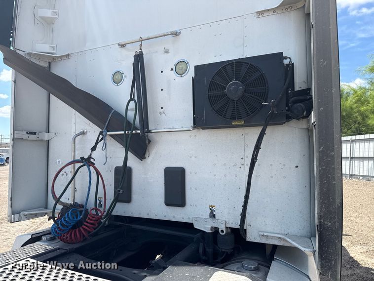 image for item YA0751 2017 Kenworth T680 semi truck