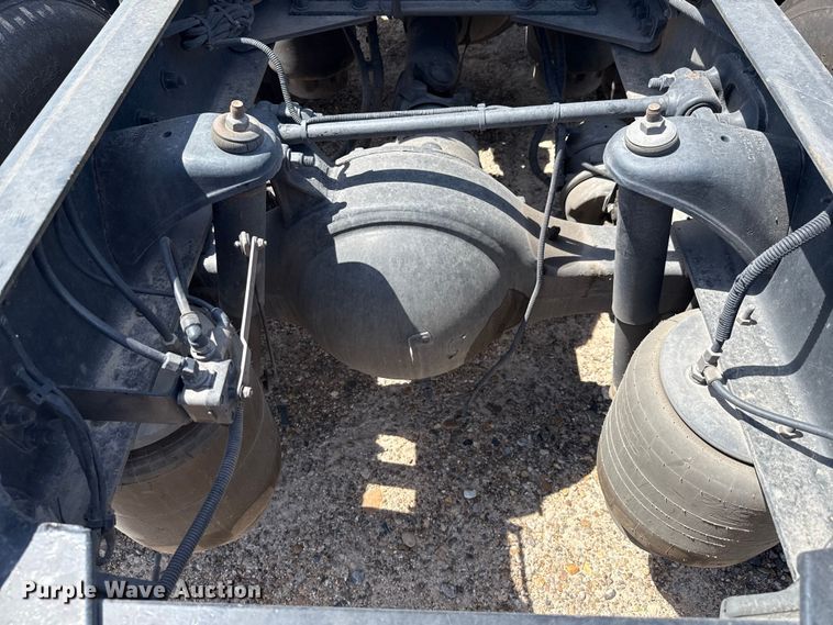 image for item YA0751 2017 Kenworth T680 semi truck