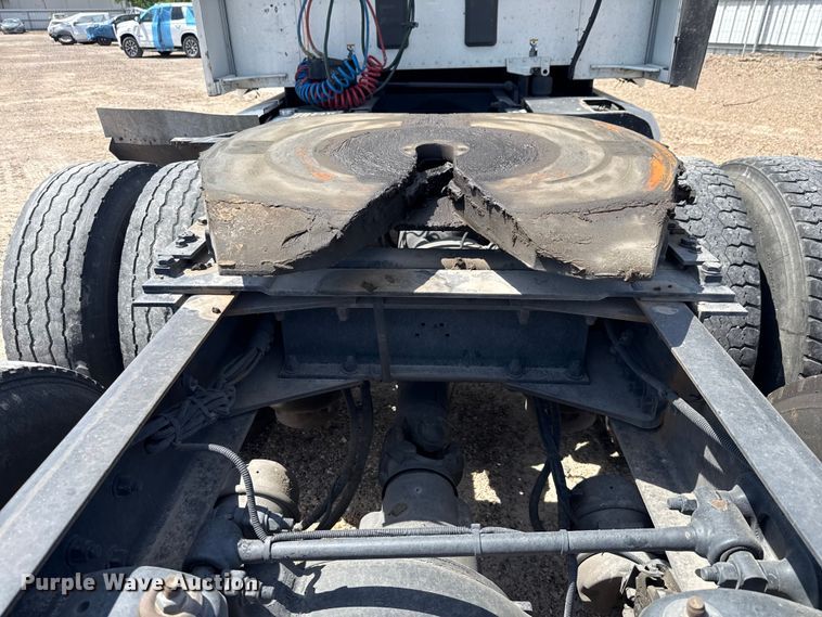 image for item YA0751 2017 Kenworth T680 semi truck