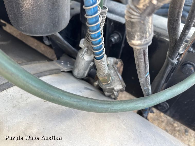 image for item YA0751 2017 Kenworth T680 semi truck