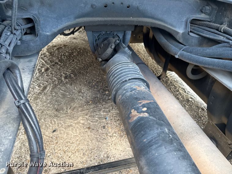 image for item YA0751 2017 Kenworth T680 semi truck