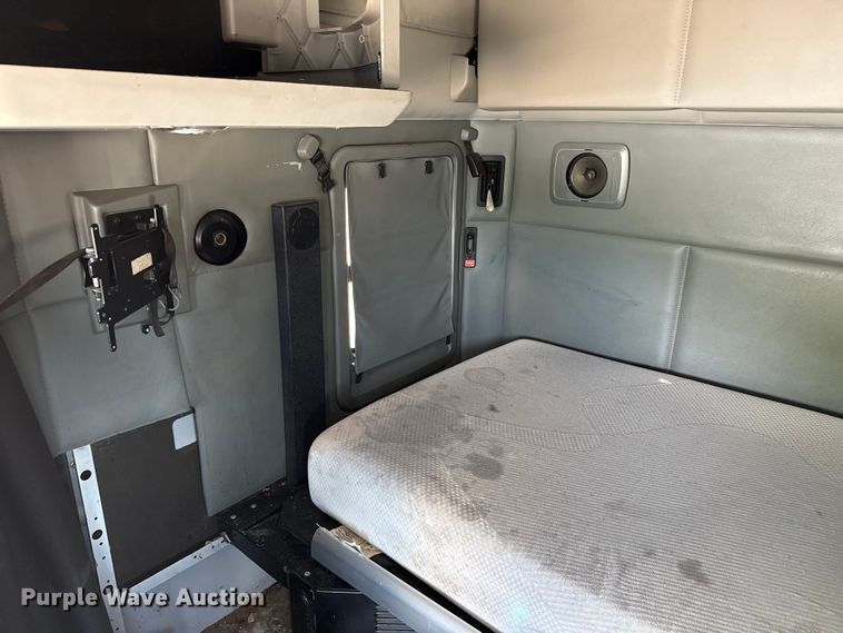 image for item YA0751 2017 Kenworth T680 semi truck