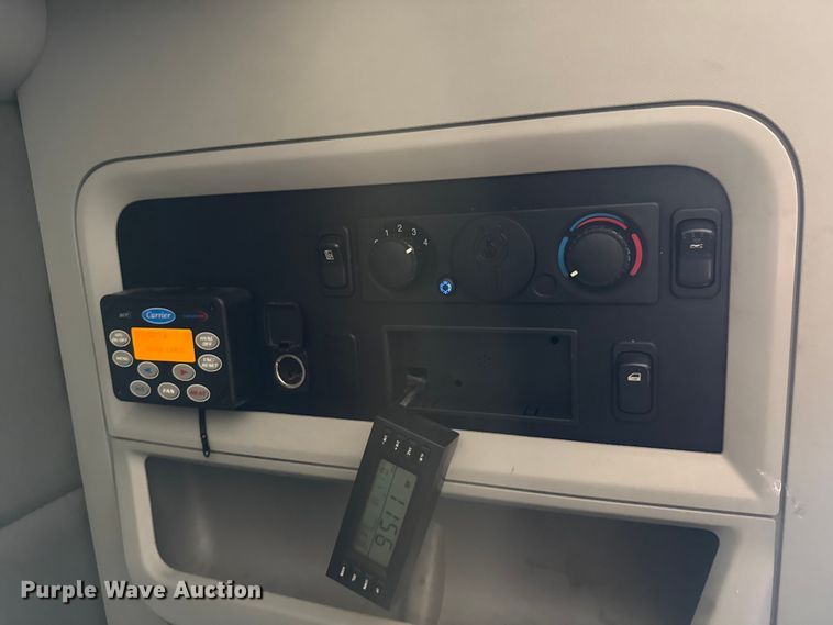 image for item YA0751 2017 Kenworth T680 semi truck