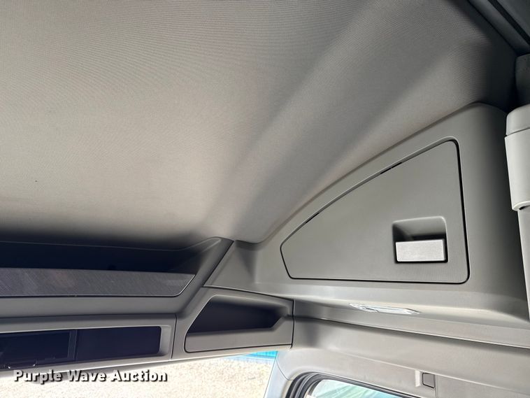 image for item YA0751 2017 Kenworth T680 semi truck